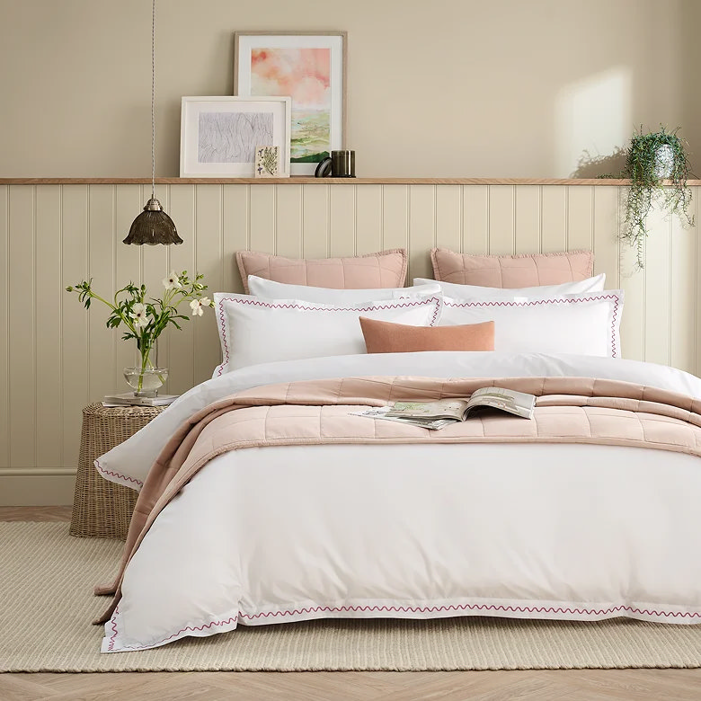 white duvet cover set with pink scalloped trim