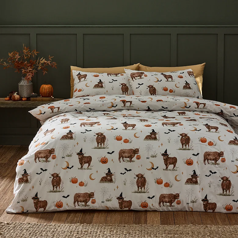 highland cow halloween bedding, black wall