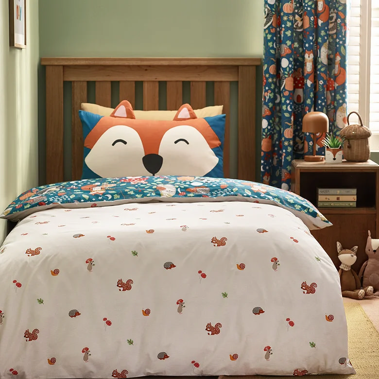Kids’ woodland bedding with fox-themed duvet and matching fox print curtains.