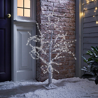 Light Up Tree at Front Door