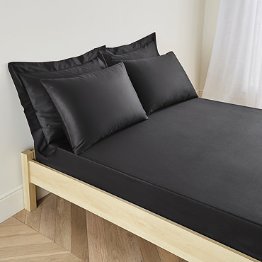 Deep fitted sheet in black close up image 2