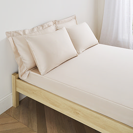 Deep fitted sheet in natural on bed image 1