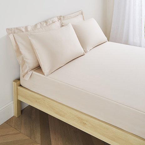 Extra deep fitted sheet in natural on bed image 1