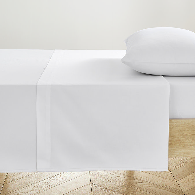Flat sheet in white on bed image 1
