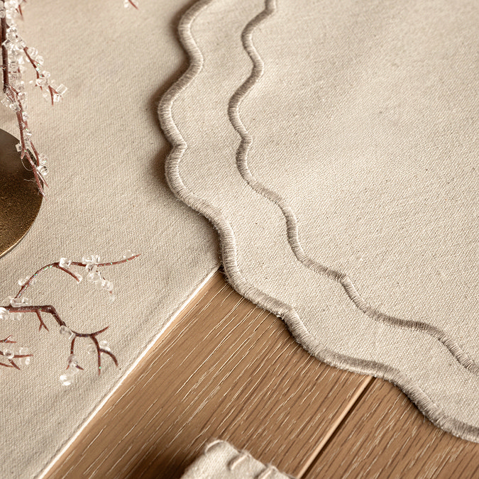 Alivia Luxury set of 4 scallop placemats set of 4