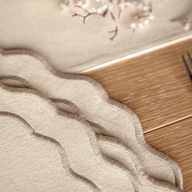 Alivia Luxury set of 4 scallop placemats set of 4