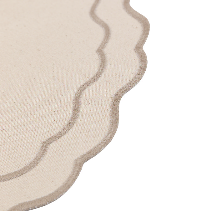 Alivia Luxury set of 4 scallop placemats set of 4
