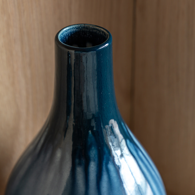 close up image on neck of ocean blue vase