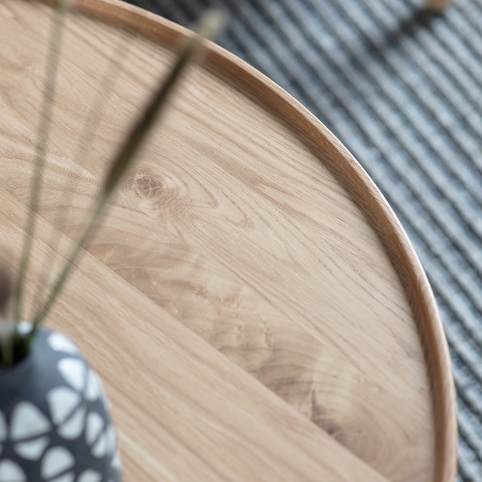 close up on oak material of round coffee table