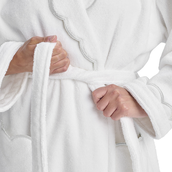Scallop Edge white bath robe image