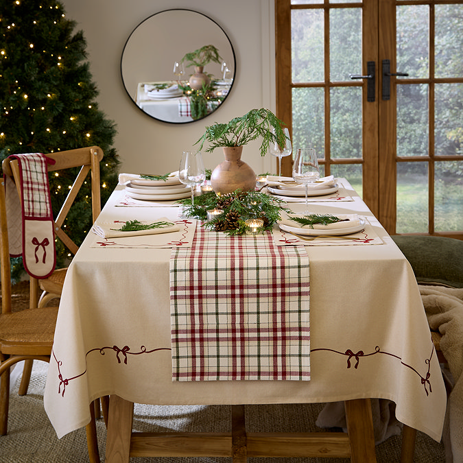Christmas Tableware content shot
