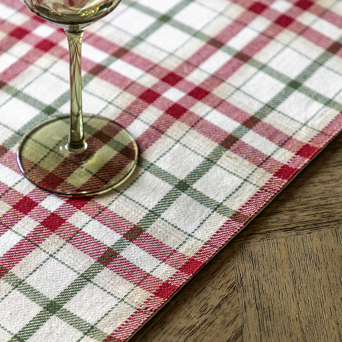 Check Table Runner 1