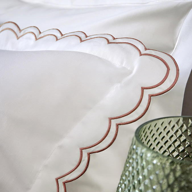 Christy scallop edge fire duvet cover set image