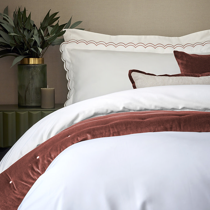 Christy scallop edge fire duvet cover set image