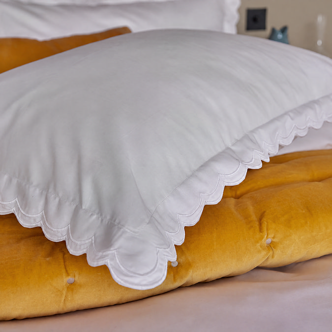 christy scallop edge white image
