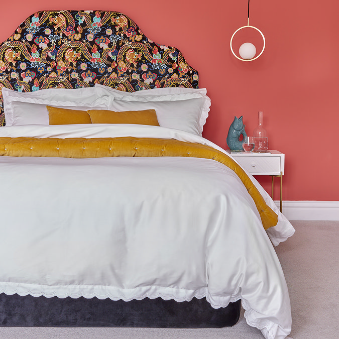 christy scallop edge bedding in white