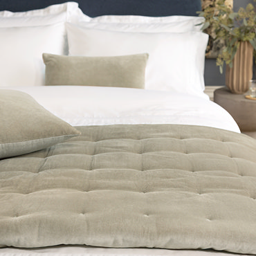 Christy jaipur hazelnut throw