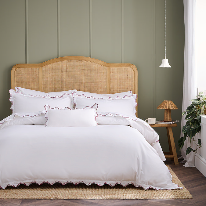 Christy Lucerne Scallop Duvet cover set image raspberry