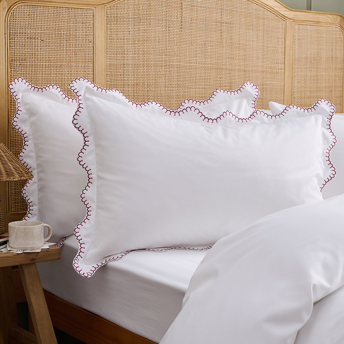 Christy Lucerne Scallop Duvet cover set image raspberry