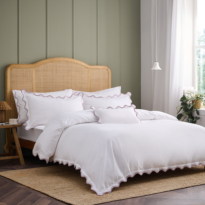 Christy Lucerne Scallop Duvet cover set image raspberry