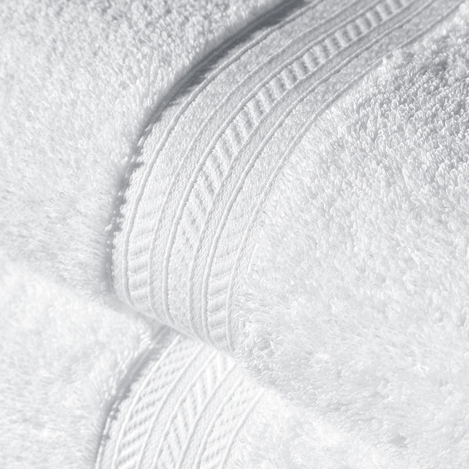 Renaissance white towels image