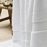Renaissance white towels image