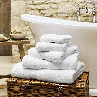 Renaissance white towels image