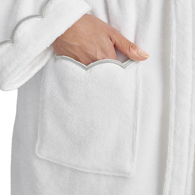 Scallop Edge silver bath robe image
