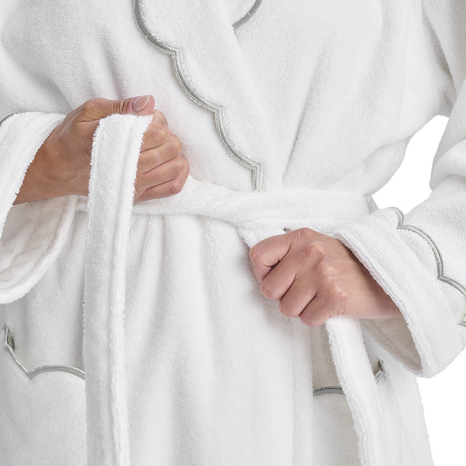 Scallop Edge silver bath robe image