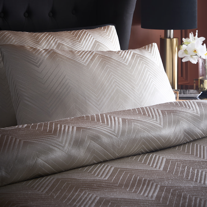 Close up duvet cover set ivory  image 2