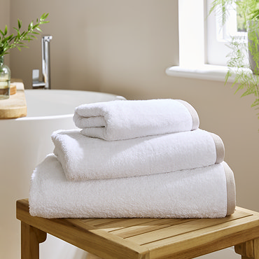 contrast border white with mocha 