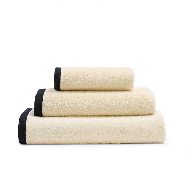 Contrast border oatmeal and black towel
