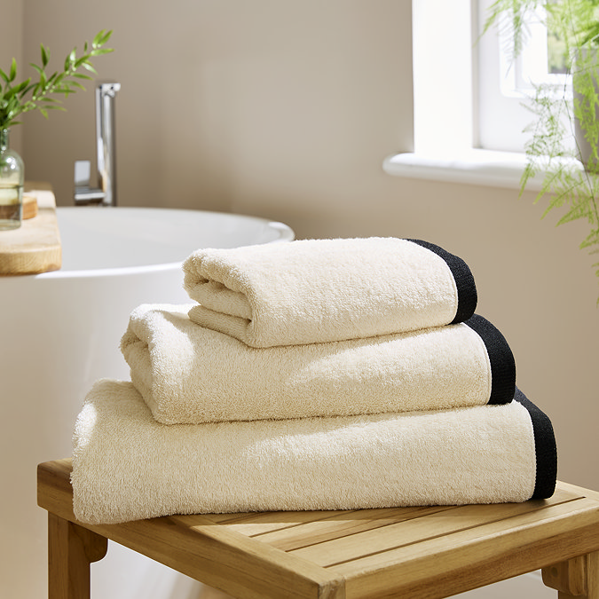 Contrast border oatmeal and black towel