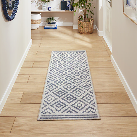 image of diamond patterned runner in coral and white