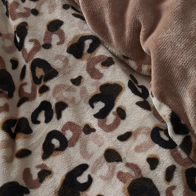 Zoomed in image of leopard print image 3