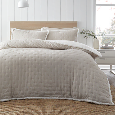 Cosy Nori Duvet Cream Close Up