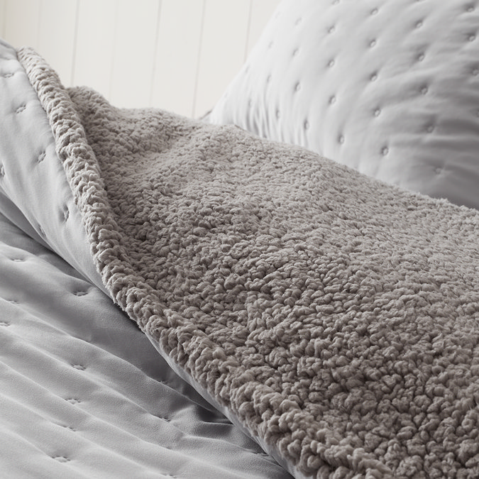 Cosy Nori Sherpa Silver Close Up