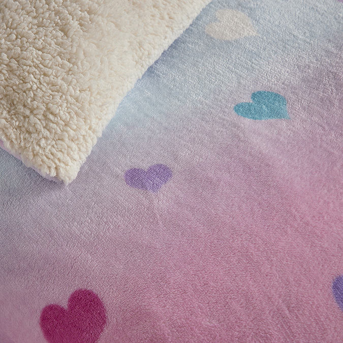 close up of front and reverse of duvet cover set image 3