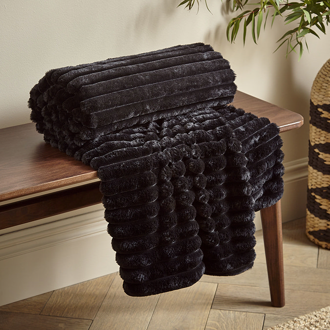 Cosy ribbed throw image 1