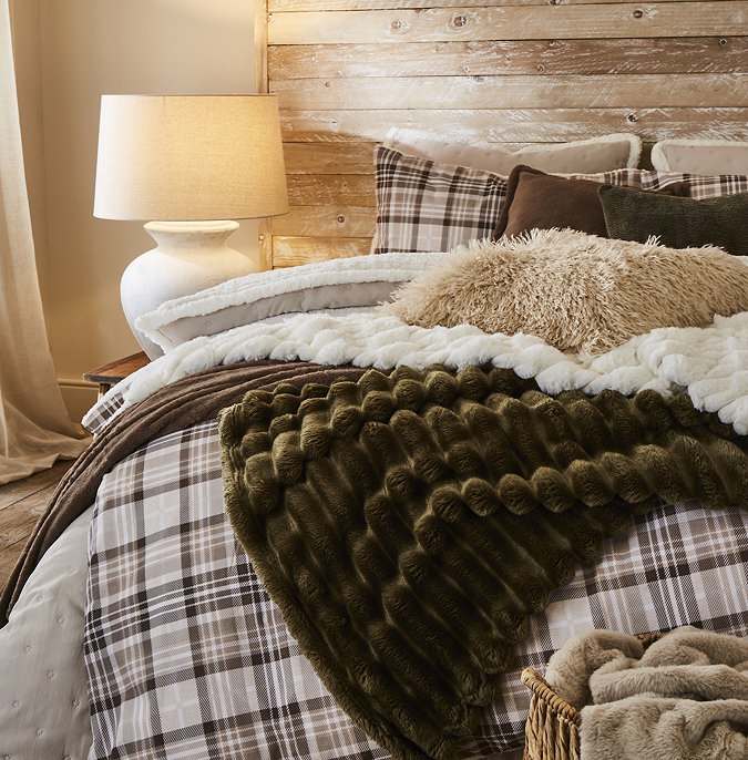 Cosy Sherpa Natural Layered Close Up