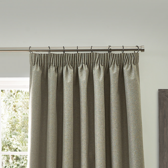 pencil pleat close up image 2