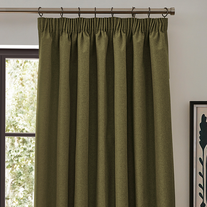 pencil pleat close up on window image 2