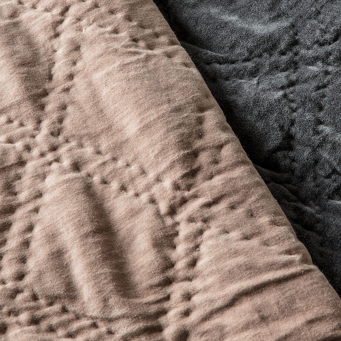 Della Blush Bedspread
