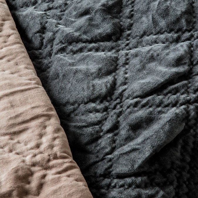 Della quilted bedspread