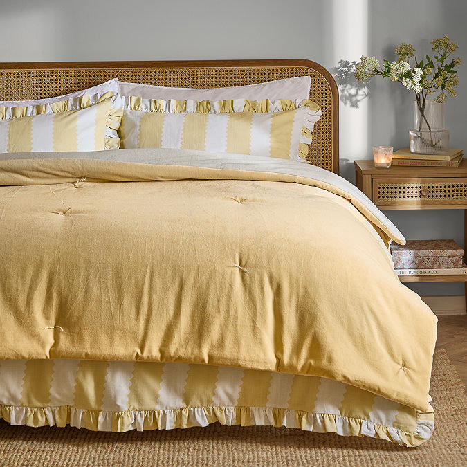 edie bedspread in butter yellow image
