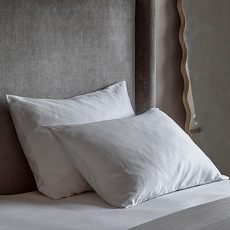 Housewife pillow pair in white