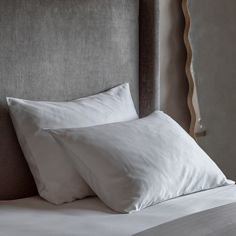 Housewife pillow pair in white