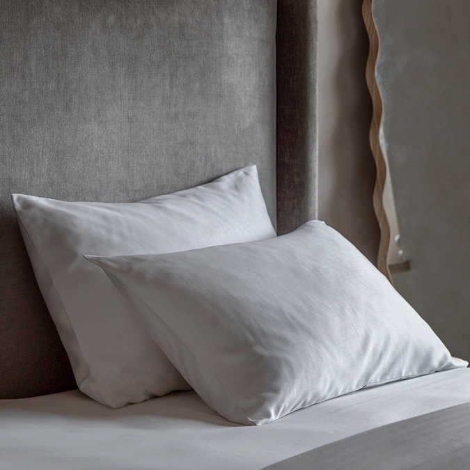 Housewife pillow pair in white