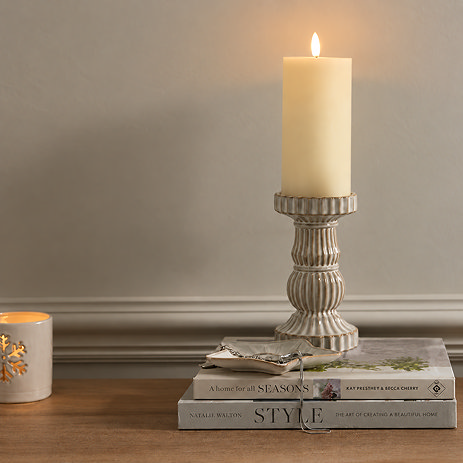 Elaro pillar candle holder