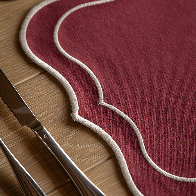 Elora set of 4 Scallop Placemats in merlot
